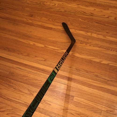Senior Left Hand Supreme 2S Pro Mid Pattern Pro Stock Hockey Stick