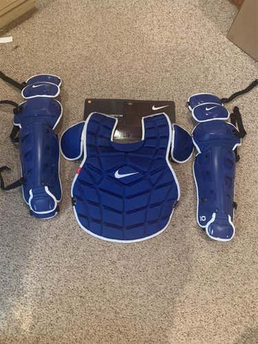 Adult Nike Royal Catchers Set Brand New 17”