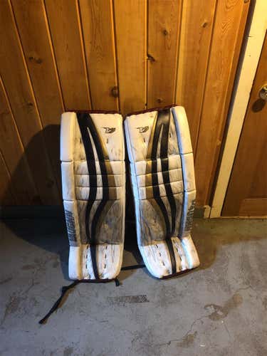White Senior 35" + 2 Vaughn Velocity V7 Pro Stock Goalie Leg Pads