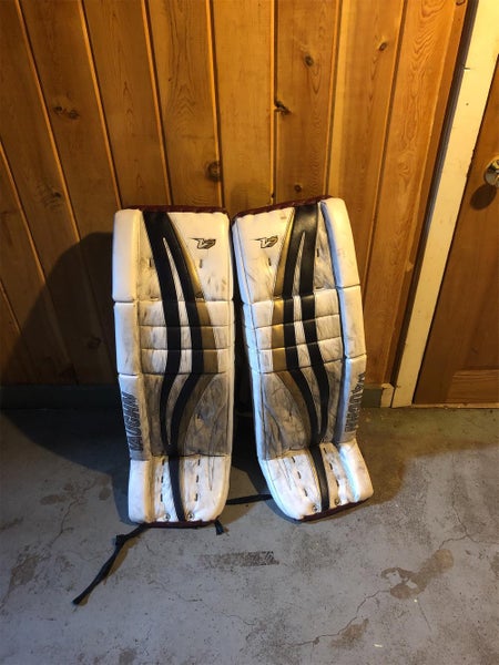 White Senior 35" + 2 Vaughn Velocity V7 Pro Stock Goalie Leg Pads