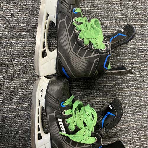 Youth Bauer Nexus N6000 Regular Width Size 12 Hockey Skates