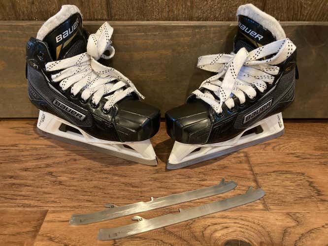 Junior Bauer Supreme S27 Goalie Skates (incl. replacement blades)