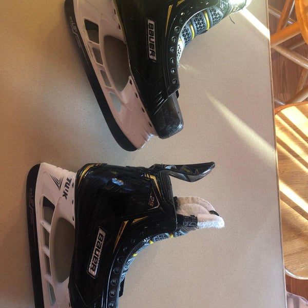 Senior Bauer Supreme 2S Pro Regular Width Size 7.5 Hockey Skates