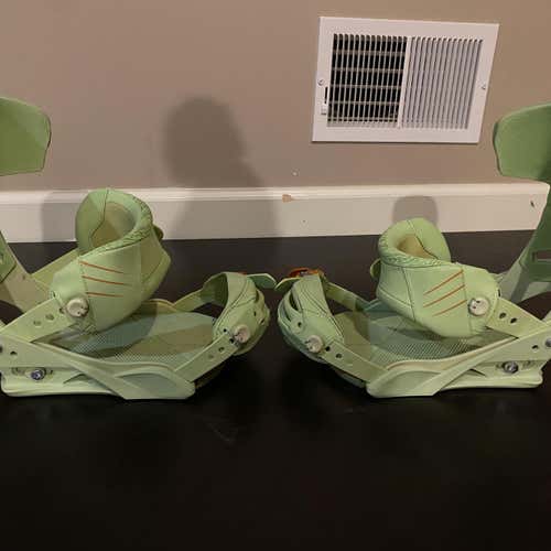 Men's Medium Burton Freeride Snowboard Bindings