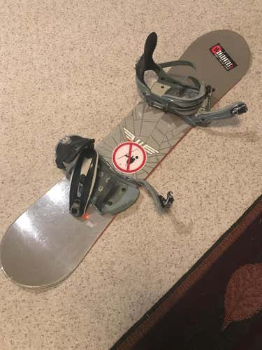 Used Unisex Other Snowboard Freestyle With Bindings Medium Flex True Twin