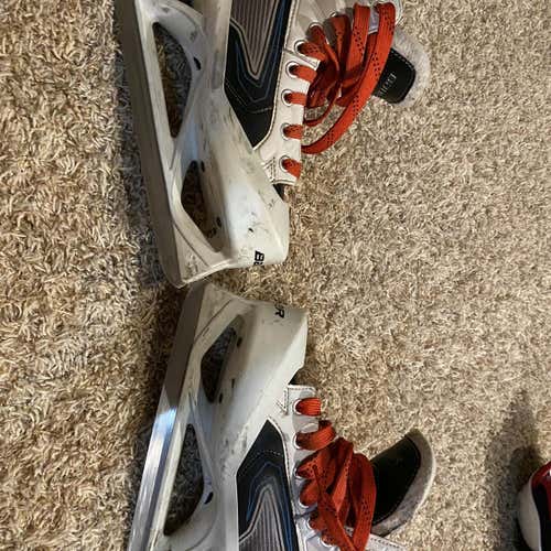 Junior Bauer Reactor 5000 Regular Width  Size 5.5 Goalie Skates