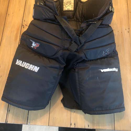 Black Junior Medium Vaughn V7 Hockey Goalie Pants