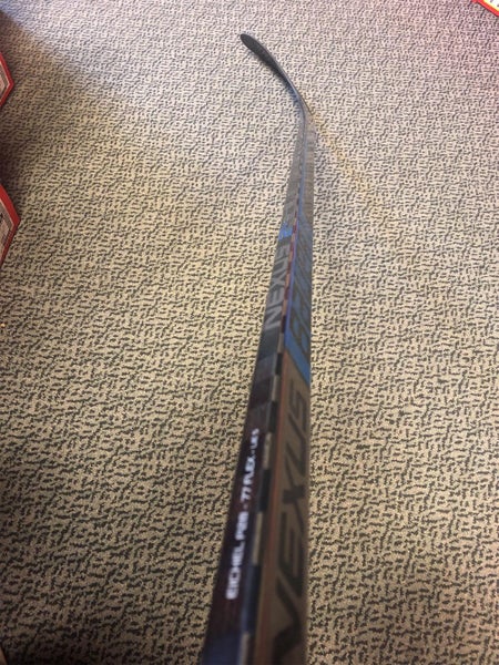 Senior Right Handed Nexus 2N Pro P28 Pattern 77 Flex Hockey Stick