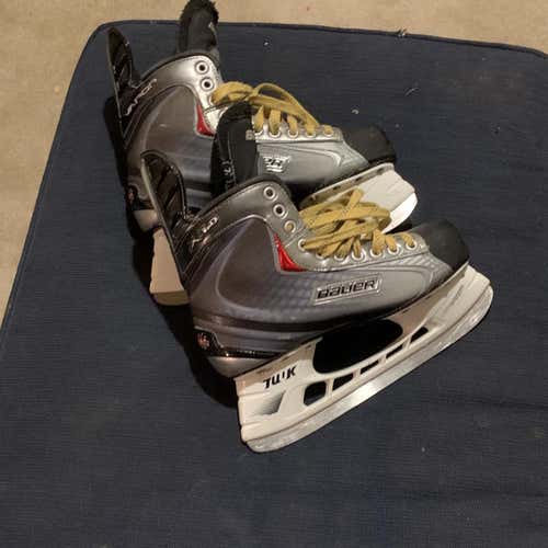 Senior Bauer Vapor X60 Regular Width Pro Stock Size 7 Hockey Skates