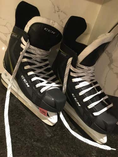 Junior CCM CCM 1052 Size 8 Hockey Skates