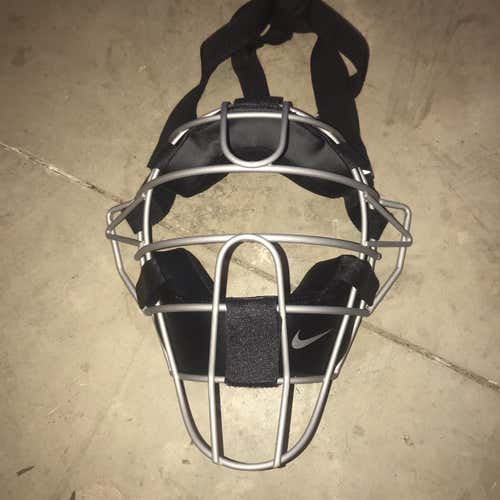 Adult Nike Catcher's Mask