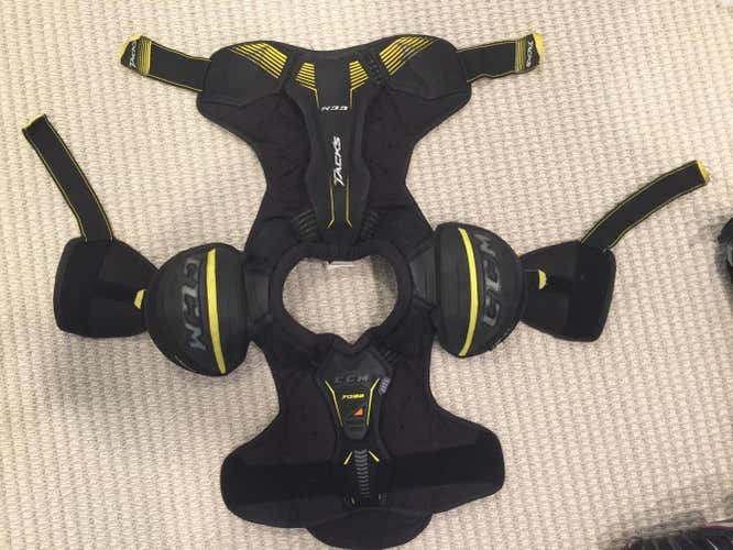 Used Junior Medium CCM Tacks Shoulder Pads 7092