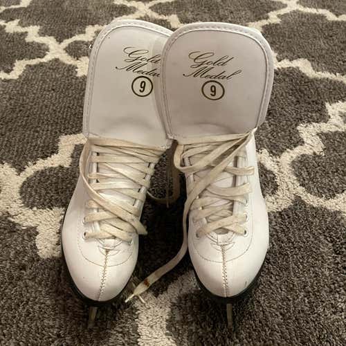 White Used CCM Size 9 Figure Skates
