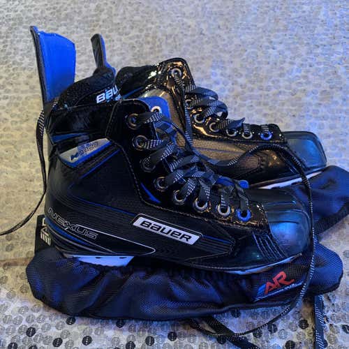 Junior Bauer Nexus 2900 Regular Width Size 5 Hockey Skates