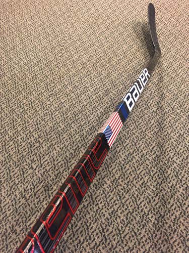 Senior Left Hand Supreme 2S Pro P88m Pattern Pro Stock 87 Flex Hockey Stick