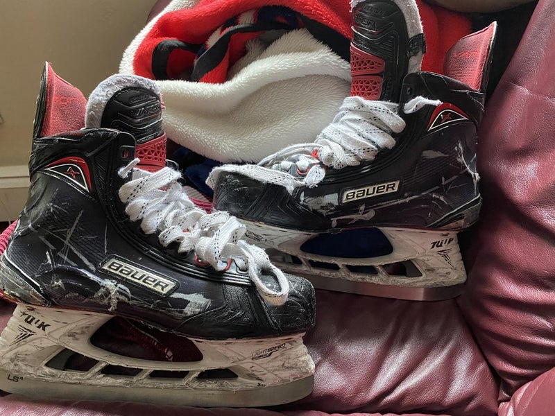 Used Senior Bauer Vapor 1X Hockey Skates Regular Width Size 9.5 with NEW PAIR OF BLADES