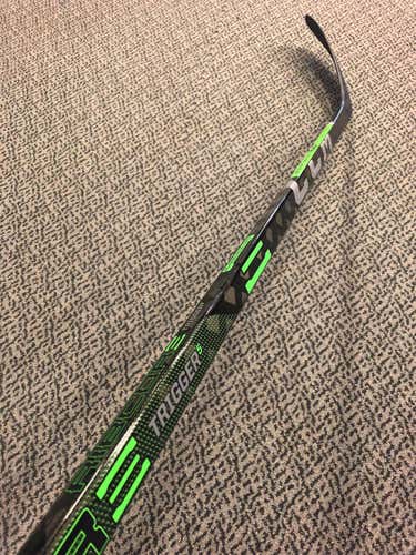 Senior Right Handed RibCore Trigger 5 P28 Pattern 70 Flex Hockey Stick
