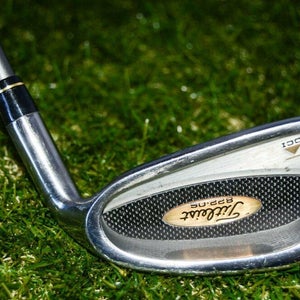 Titleist 	Dci 822 Os 	6 Iron 	Right Handed 	38"	Graphite 	Regular 	New Grip