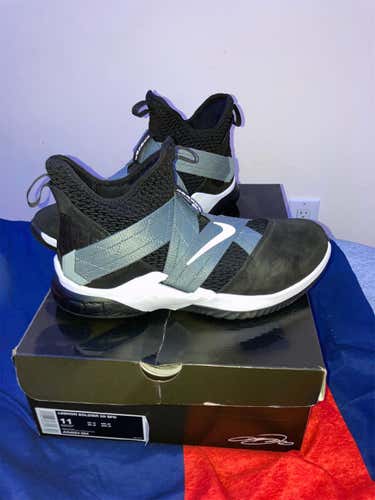 Black Men's Size 11 (Women's 12) Nike Shoes