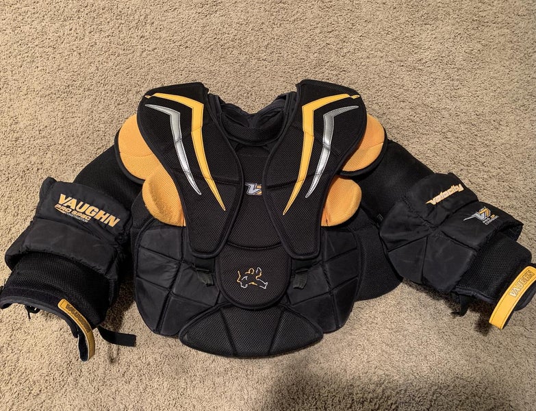 Used Senior Medium Vaughn Velocity V7 XF Pro Carbon Chest and Arm Protector Goalie Chest Protector