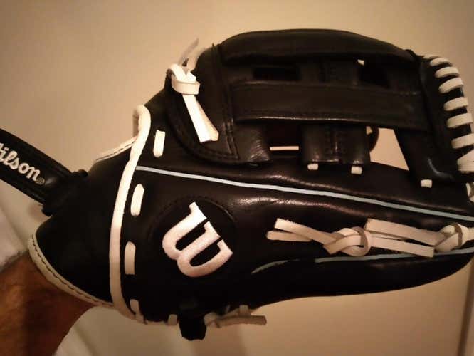 Black New Wilson Right Hand Throw A600 Baseball Glove 12"