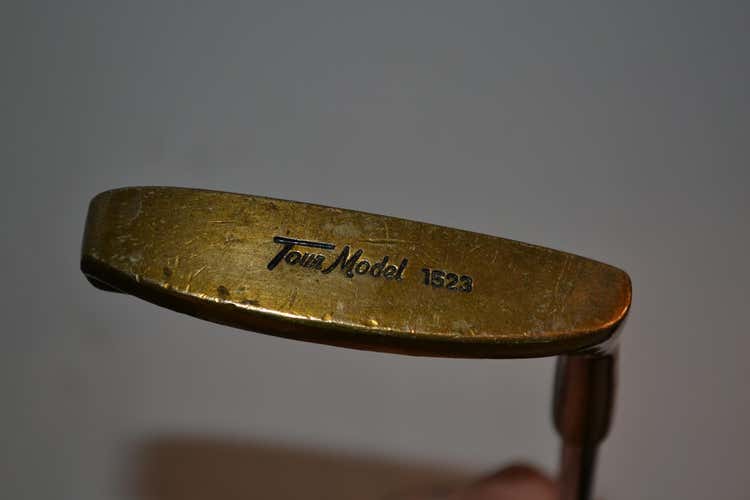 Vintage Right Handed Tour Model 1523 35 3/4" Blade Putter