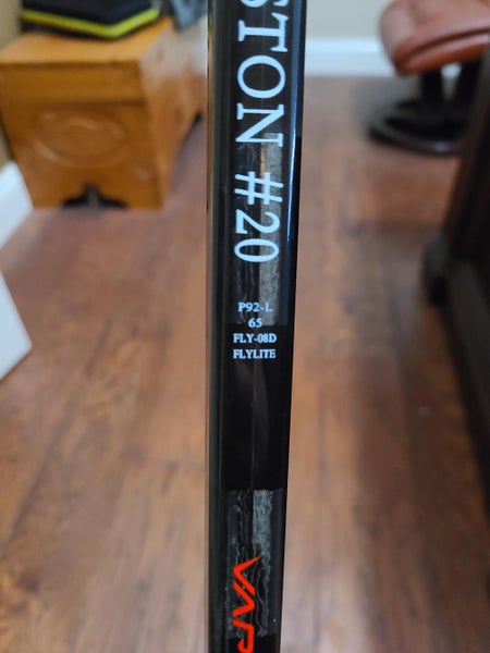 New Intermediate Bauer Left Hand Vapor FlyLite Hockey Stick Mid Pattern Pro Stock. P-92 flex of 65