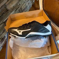 Size 10 (Women's 11) Mizuno Cleats