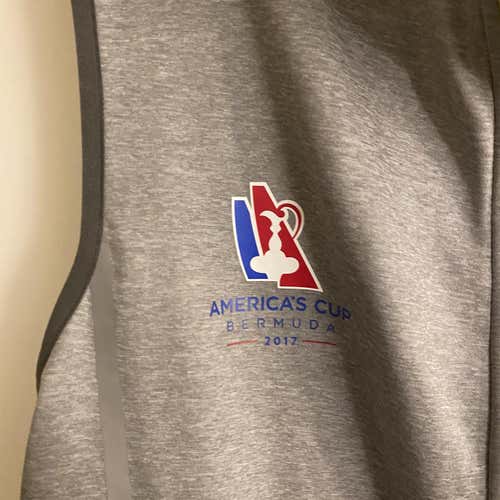 Vineyard Vines America’s Cup Bermuda 2017 Gray Adult Medium Other Vest