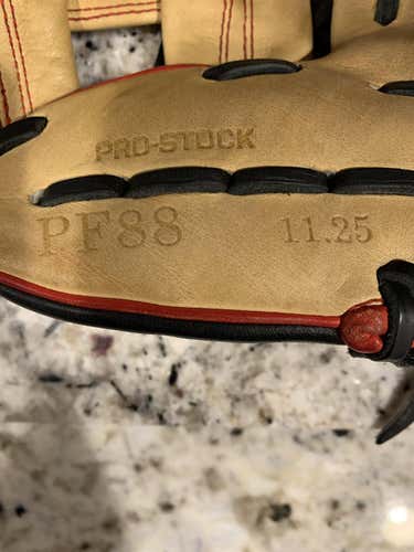 Baseball Glove Almost New A2000