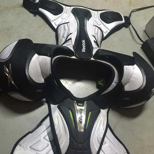 Senior Extra Large Reebok 11K  Shoulder Pads