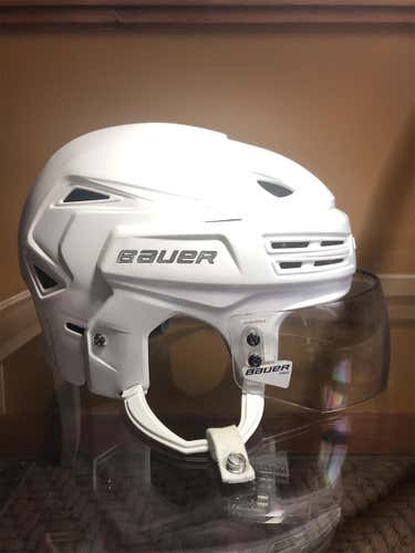 COMES WITH VISOR White Used Medium Bauer Re-Akt 200 Helmet