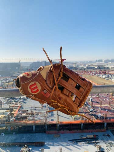Brown Used Adult Wilson Right Hand Throw Outfield A2000 Baseball Glove 12.75"