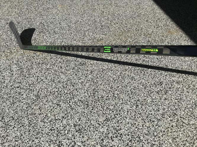 NEW CCM Ribcor Trigger 5 Pro Senior RH Hockey Stick