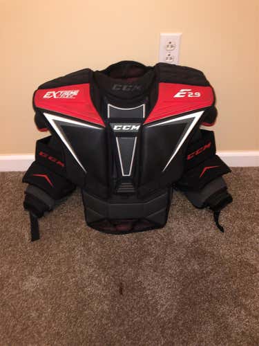 Senior Medium CCM Extreme Flex Shield E2.9  Goalie Chest Protector
