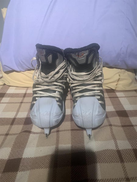 Senior CCM Vector 4.0 Regular Width Size 10 Hockey Goalie Skates