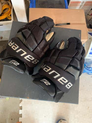 Black Junior Bauer Supreme 2S Pro 12" Gloves
