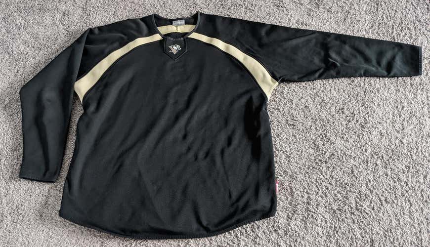 Pittsburgh Penguins Black & Gold Men's Used Adult XXL long sleeve fleece sweatshirt gently used