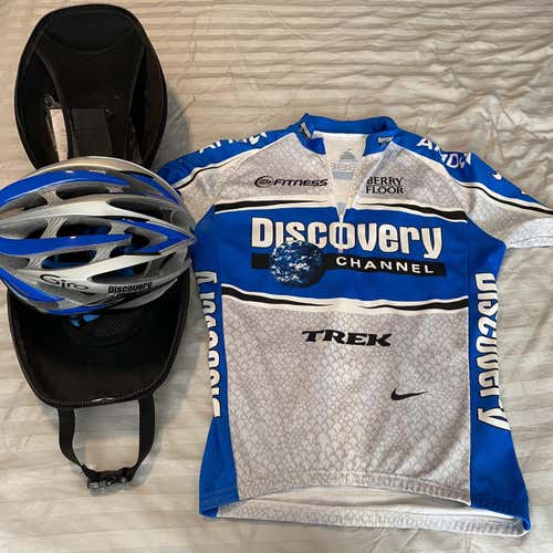 Blue Adult Medium Giro Cycling Jersey & Helmet