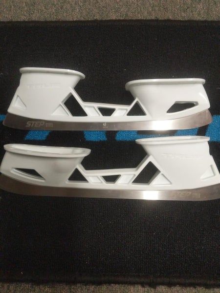 New Senior True Hockey Goalie Skates Regular Width Pro Stock Size 7