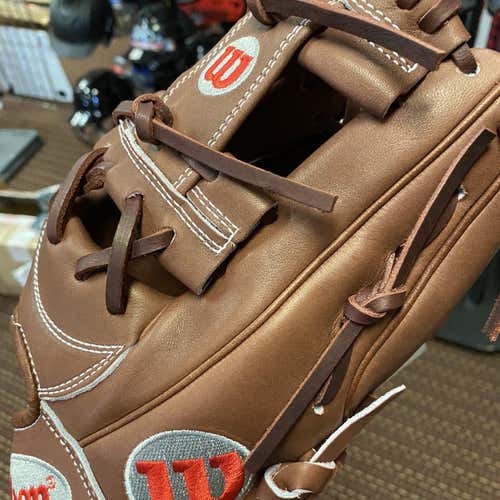Brown Adult Right Hand Throw A2000 11.75" Baseball Glove