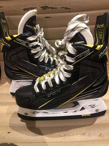 Senior CCM Tacks Vector Pro Ice Hockey Skates Size 5.5, Shoe Size 6.5 Standard Width