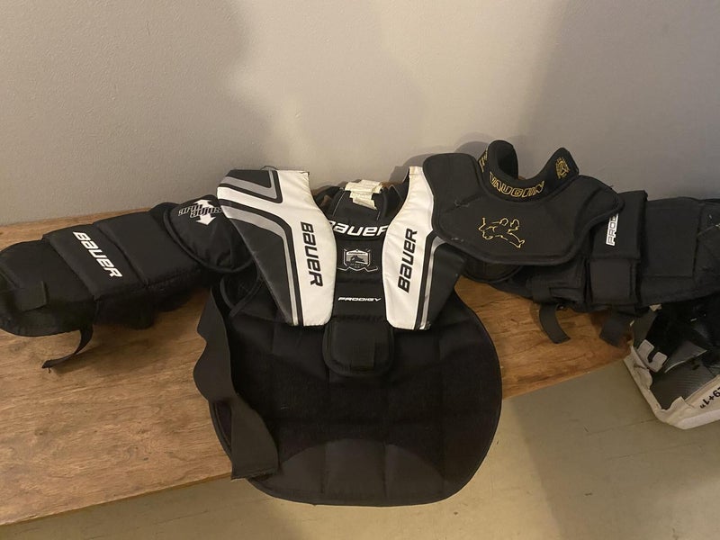 Used Junior L-XL Bauer Prodigy 2.0 Goalie Chest Protector and Vaughn neck guard