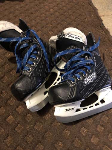 Youth Bauer Nexus 4000 Regular Width  Size 10 Hockey Skates
