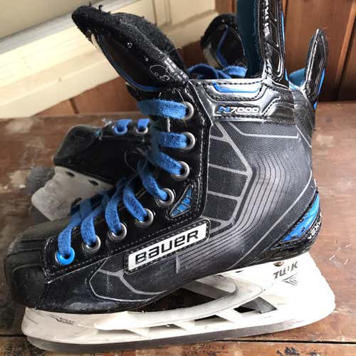 Youth Bauer Nexus N7000 Regular Width  Size 3 Hockey Skates