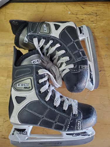 Used Youth CCM 92 Hockey Skates Regular Width Size 10