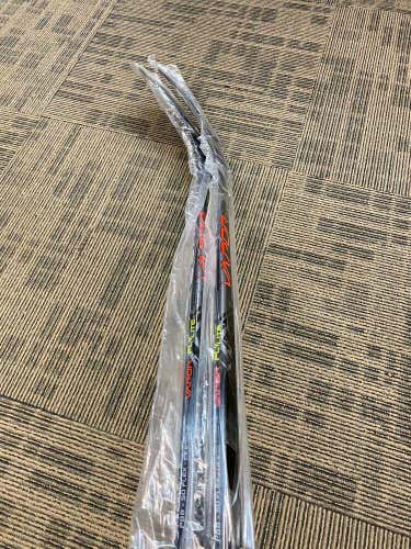 Bauer Vapor Flylite Hockey Sticks - 2 Pack RH P88, 50 Flex