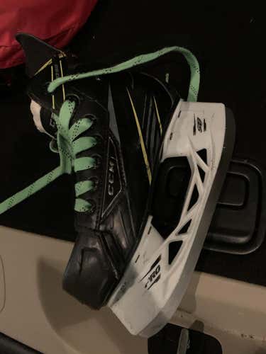 Used Junior CCM Tacks 3092 Hockey Skates Regular Width Size 1