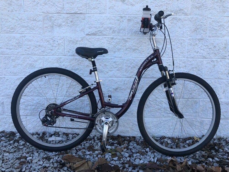 Fuji Monterey 3.0 Comfort Hybrid Bike 21 Speed