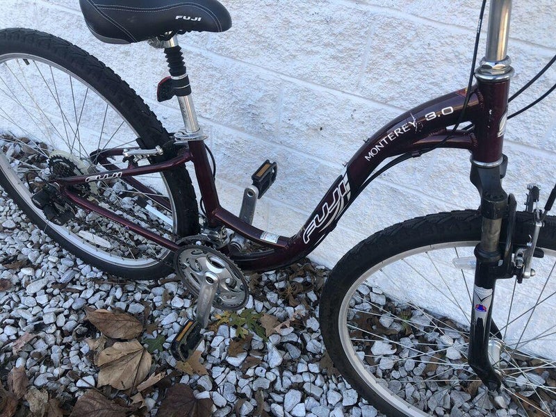 Fuji Monterey 3.0 Comfort Hybrid Bike 21 Speed SidelineSwap